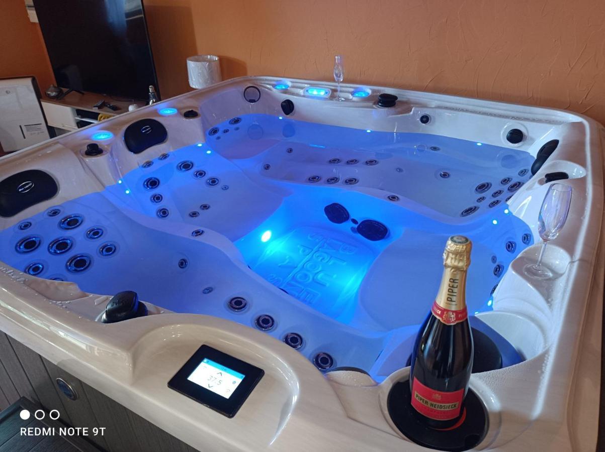 Sauna & Double Jacuzzi Interieur Et Sous Les Etoiles 1H30 Paris Ladon Exterior photo